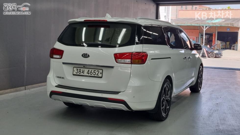 Kia Carnival — miniaturë 2