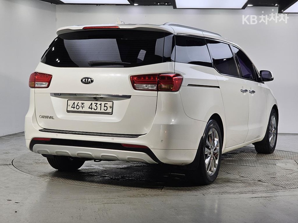 Kia Carnival — miniaturë 4