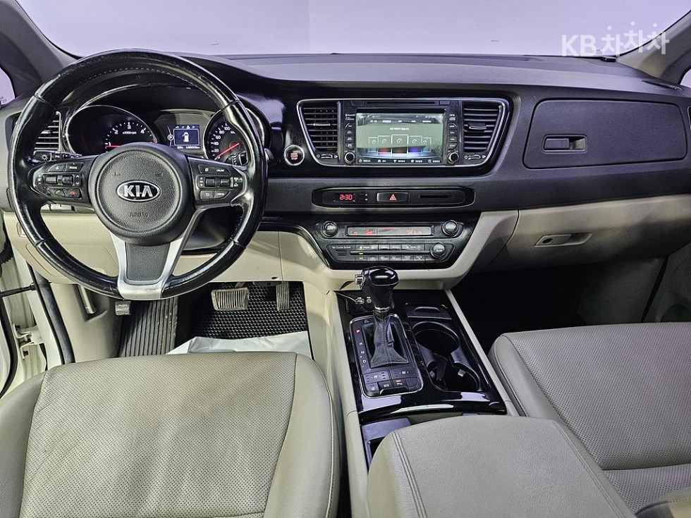 Kia Carnival — miniaturë 5