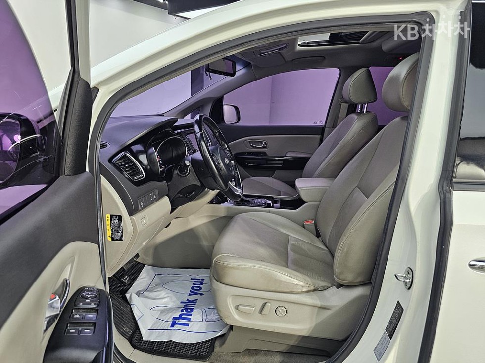 Kia Carnival — miniaturë 8