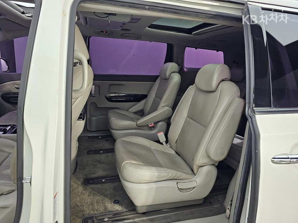Kia Carnival — miniaturë 9