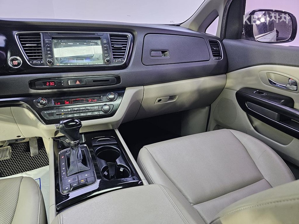Kia Carnival — miniaturë 10