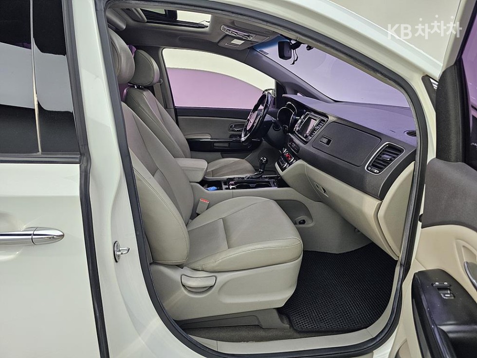Kia Carnival — miniaturë 11