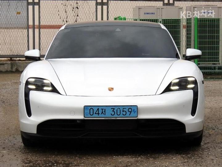 Porsche Taycan base — foto 1
