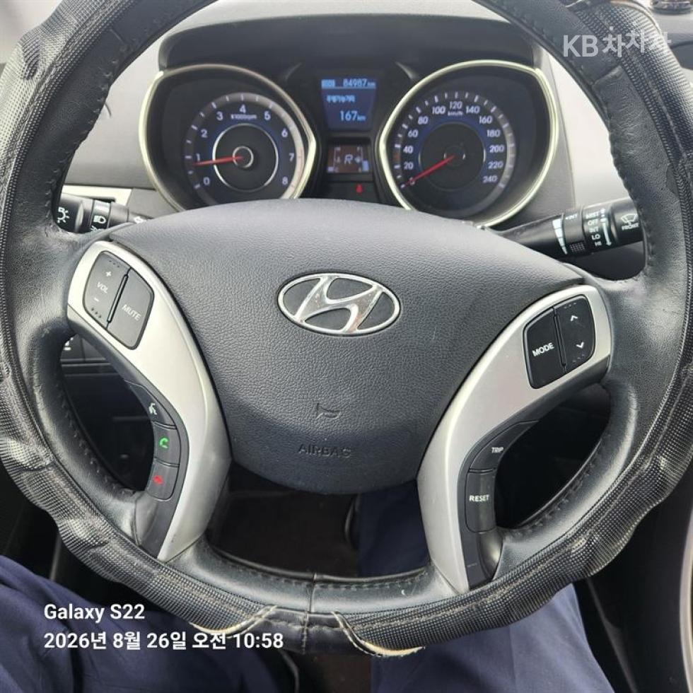 Hyundai Avante — miniaturë 12