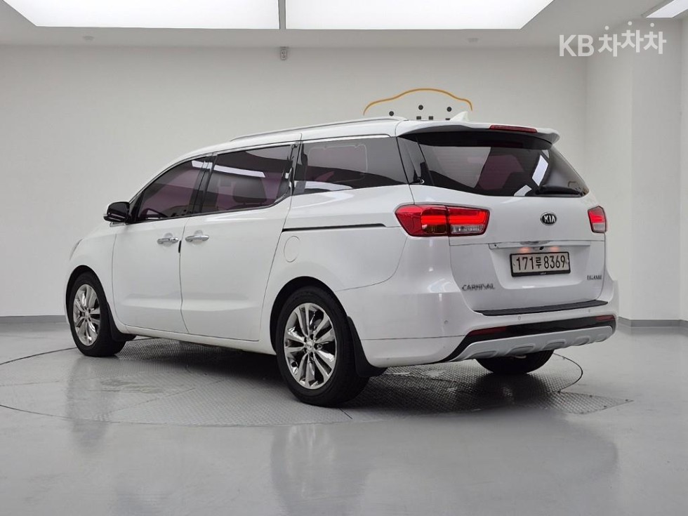 Kia Carnival — miniaturë 3