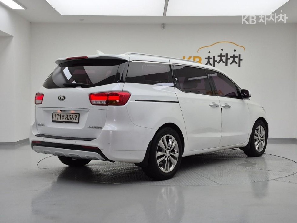 Kia Carnival — miniaturë 4