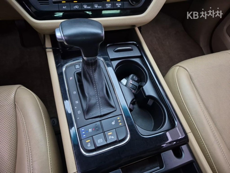 Kia Carnival — miniaturë 8