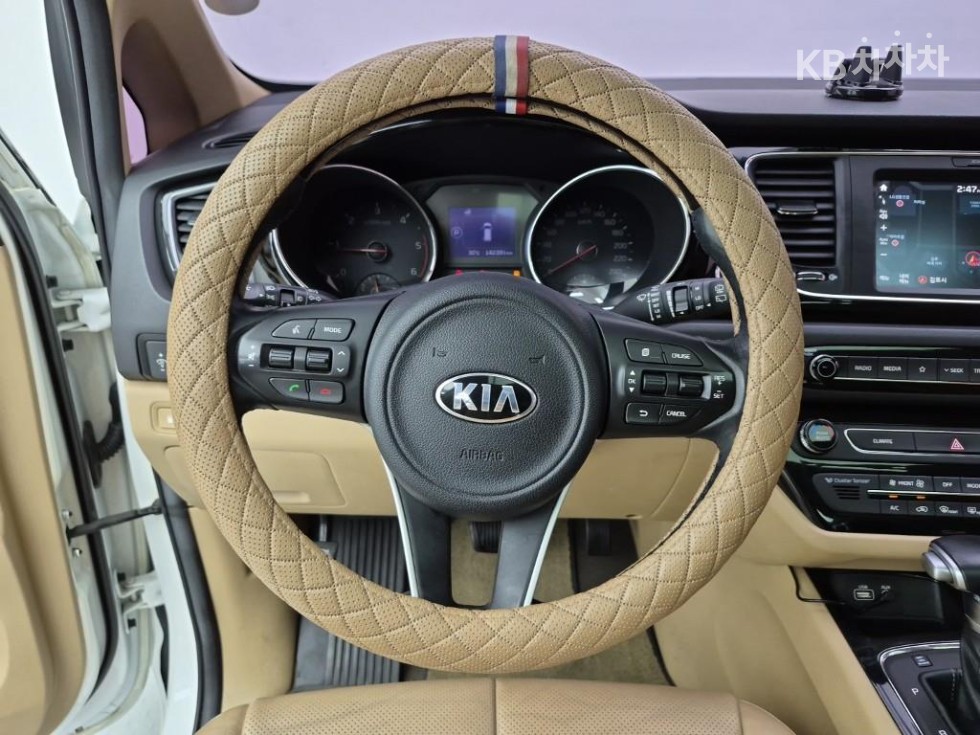 Kia Carnival — miniaturë 9