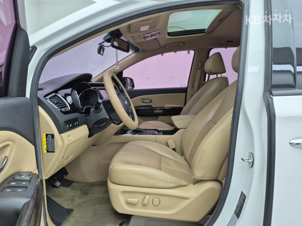 Kia Carnival — miniaturë 11