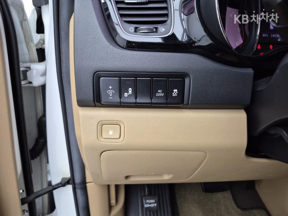 Kia Carnival — miniaturë 17