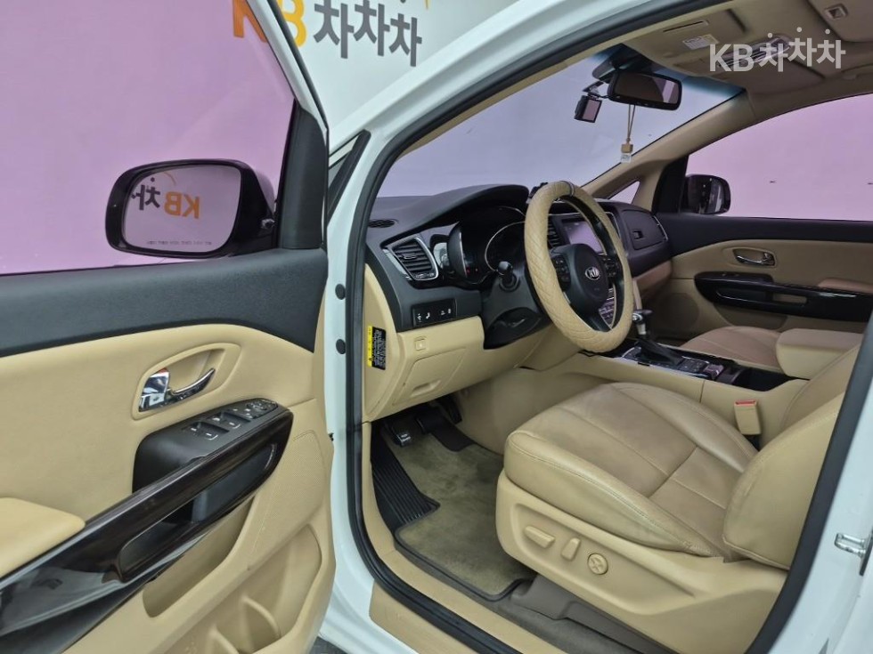 Kia Carnival — miniaturë 18