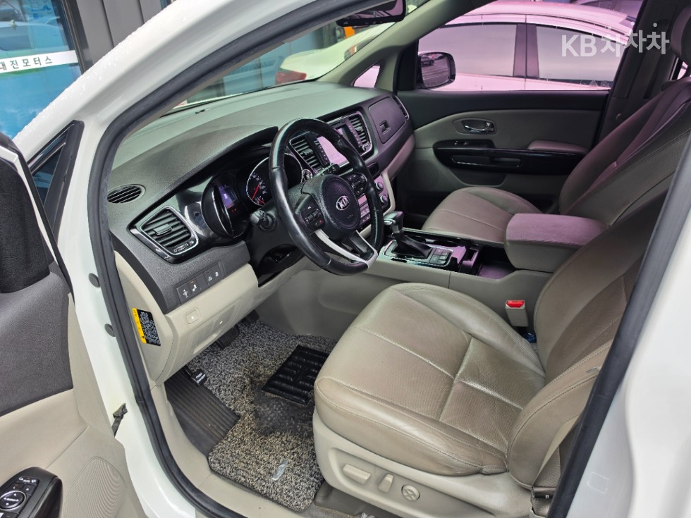 Kia Carnival — miniaturë 6