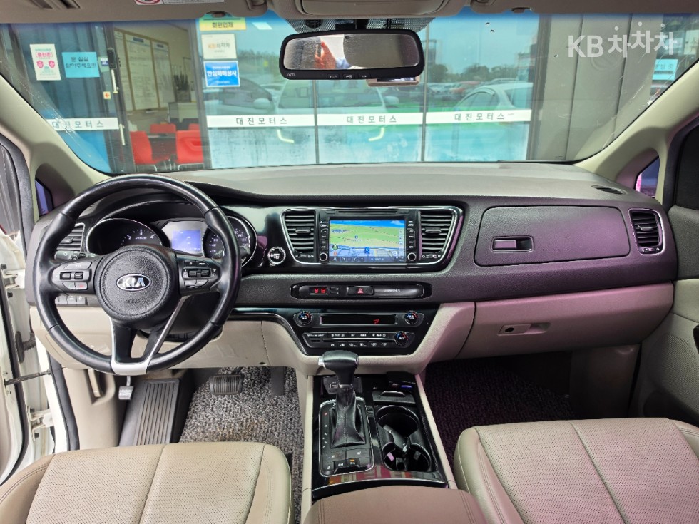 Kia Carnival — miniaturë 7