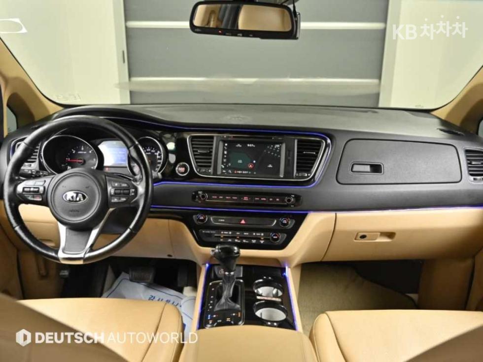 Kia Carnival — miniaturë 7