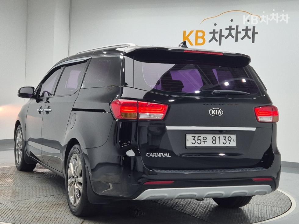 Kia Carnival — miniaturë 2