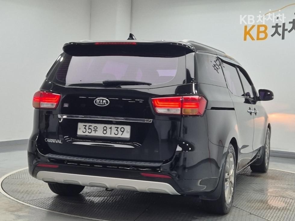 Kia Carnival — miniaturë 3