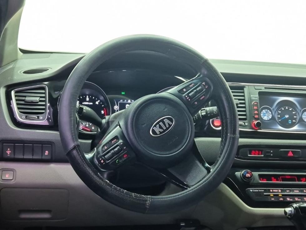 Kia Carnival — miniaturë 9