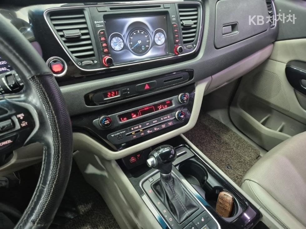 Kia Carnival — miniaturë 10