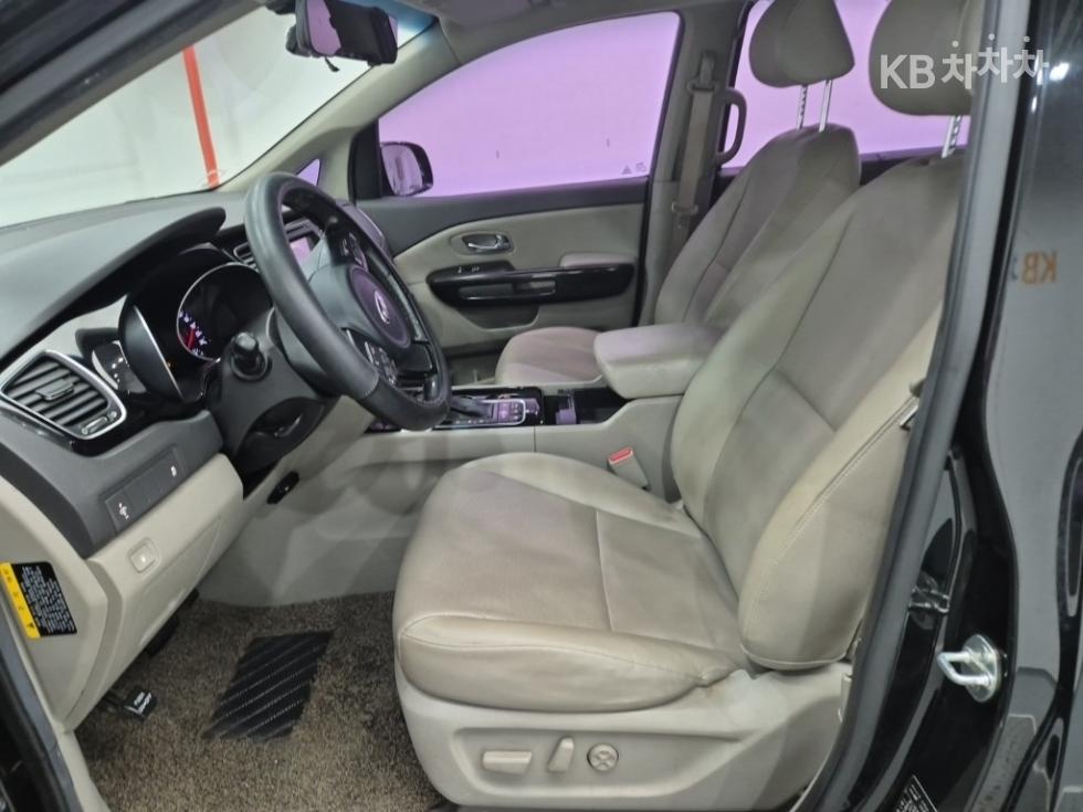 Kia Carnival — miniaturë 11