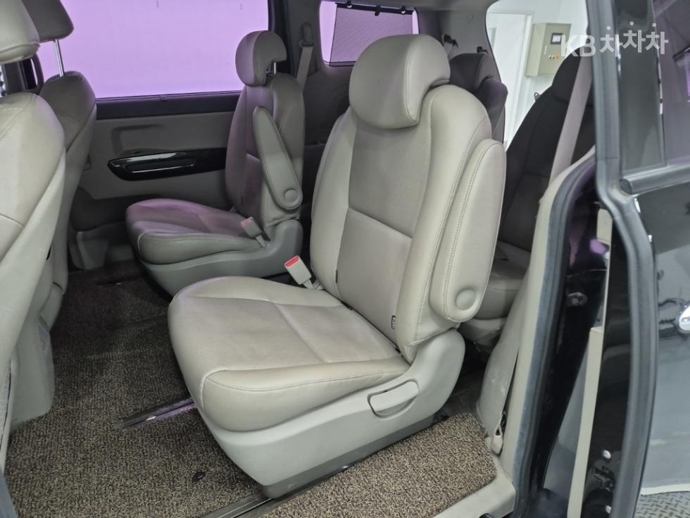Kia Carnival — miniaturë 12