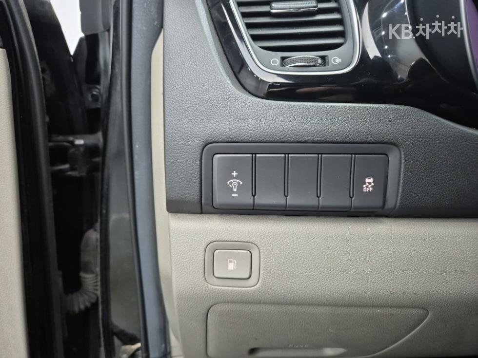 Kia Carnival — miniaturë 14