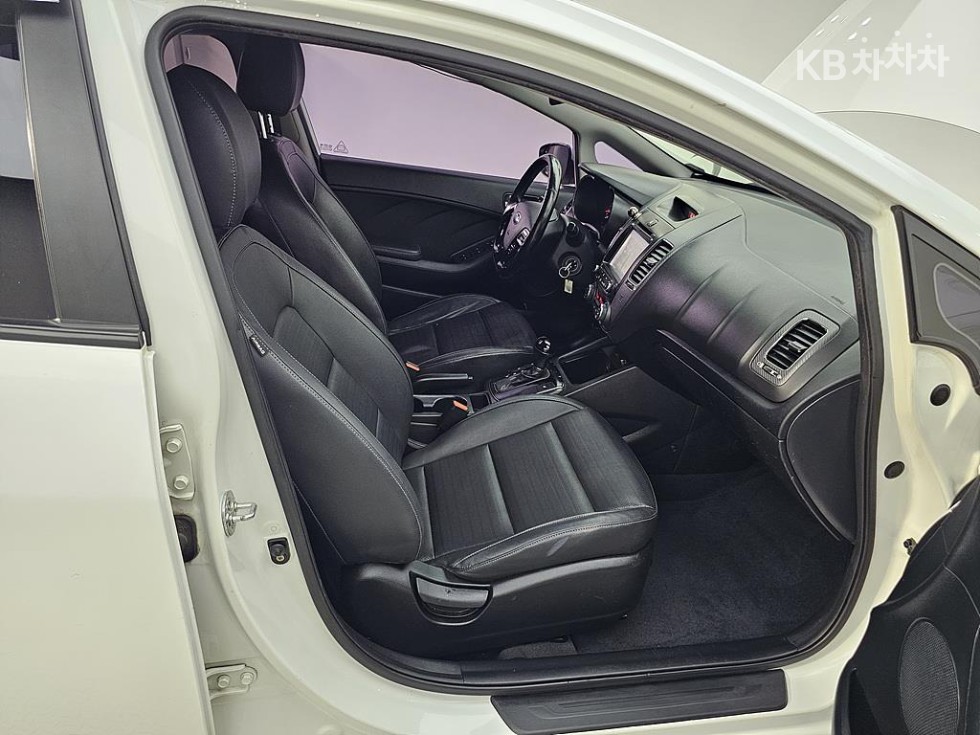 Kia K3 — miniaturë 8