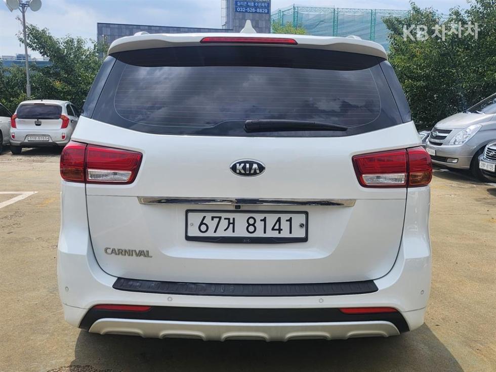 Kia Carnival — miniaturë 3