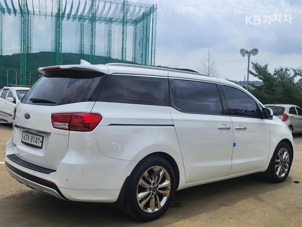 Kia Carnival — miniaturë 4