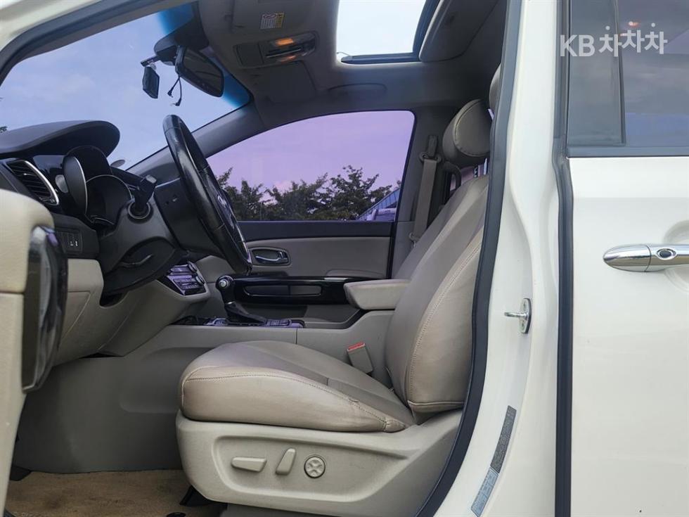 Kia Carnival — miniaturë 7