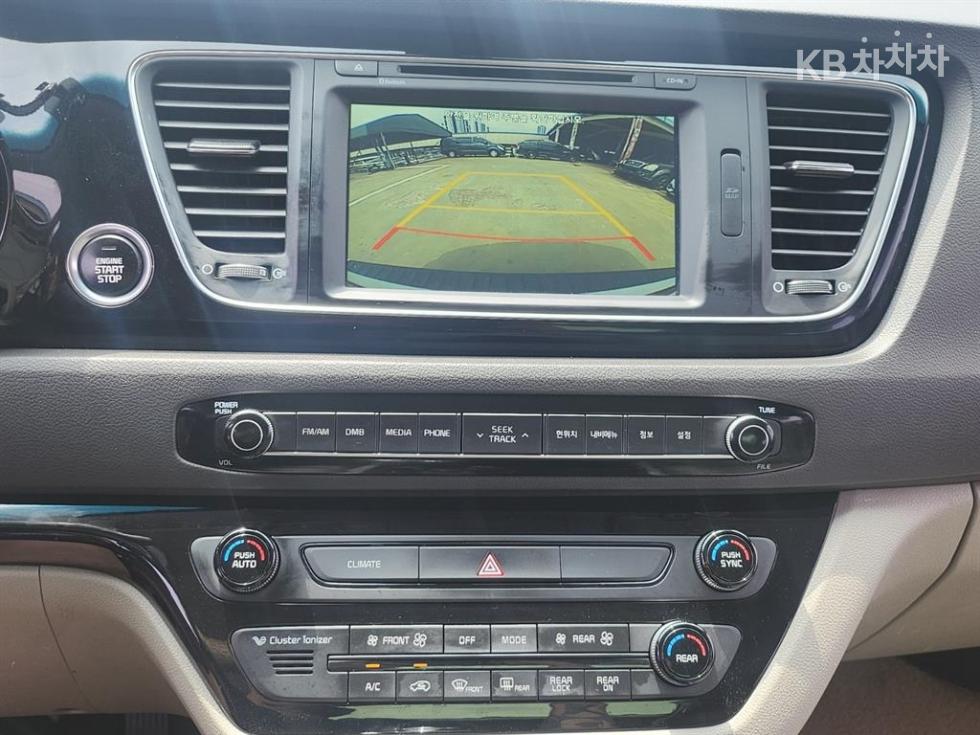 Kia Carnival — miniaturë 10