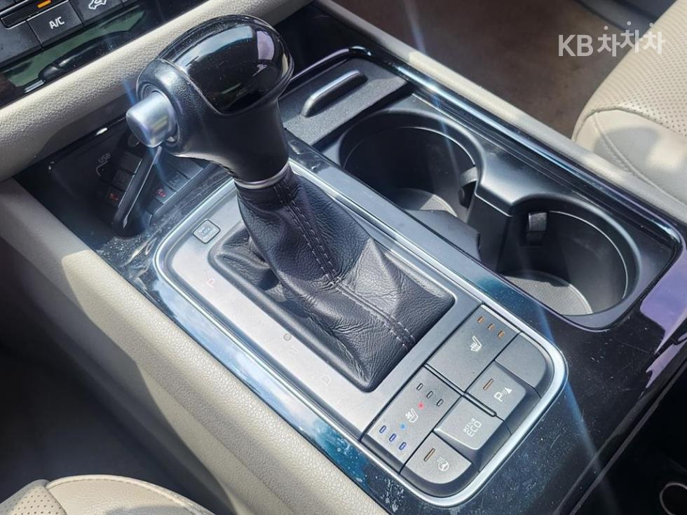 Kia Carnival — miniaturë 11