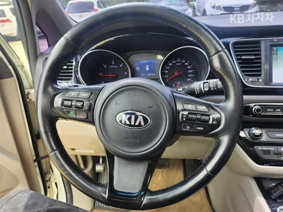 Kia Carnival — miniaturë 12