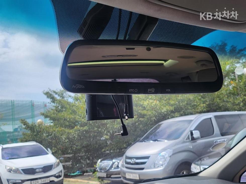 Kia Carnival — miniaturë 16
