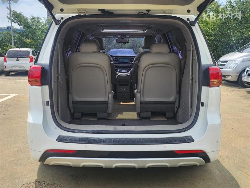 Kia Carnival — miniaturë 18