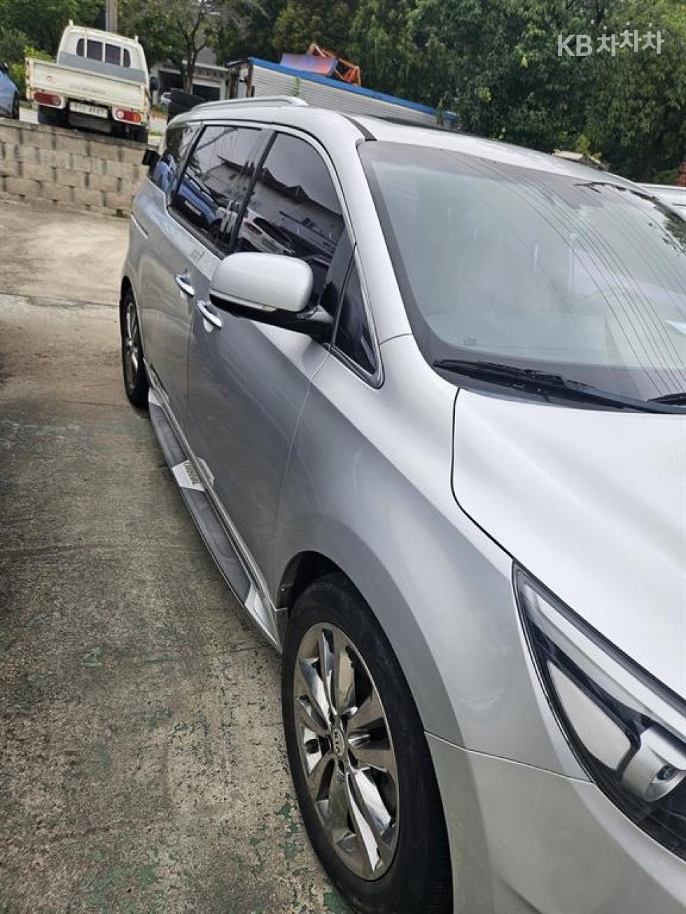 Kia Carnival — miniaturë 2