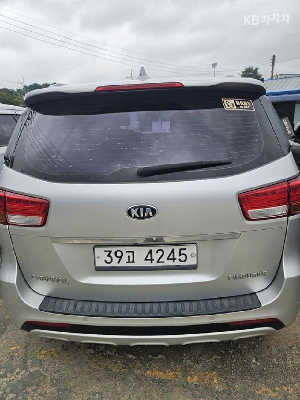 Kia Carnival — miniaturë 4