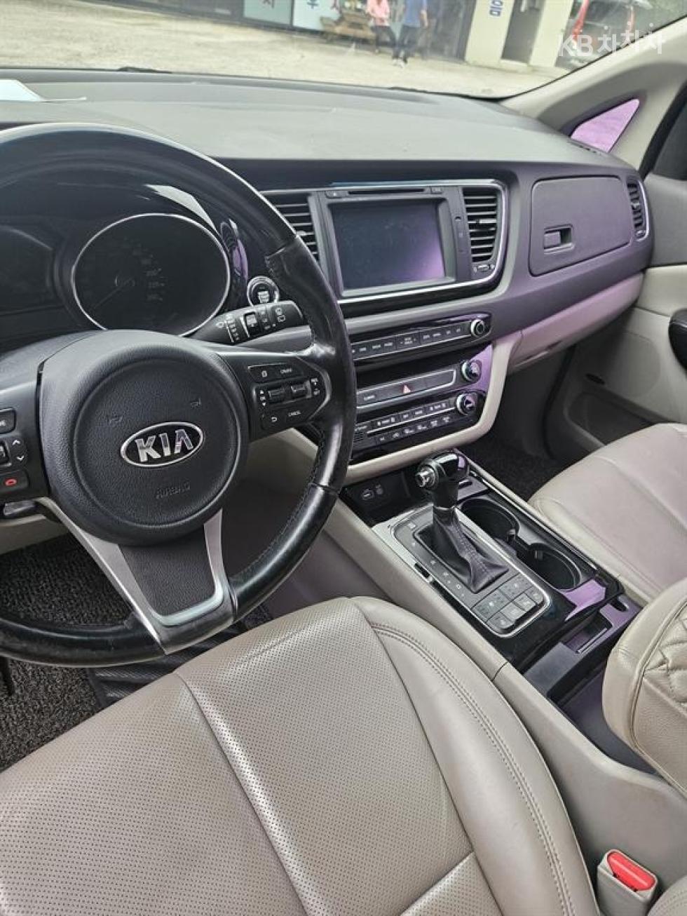 Kia Carnival — miniaturë 6