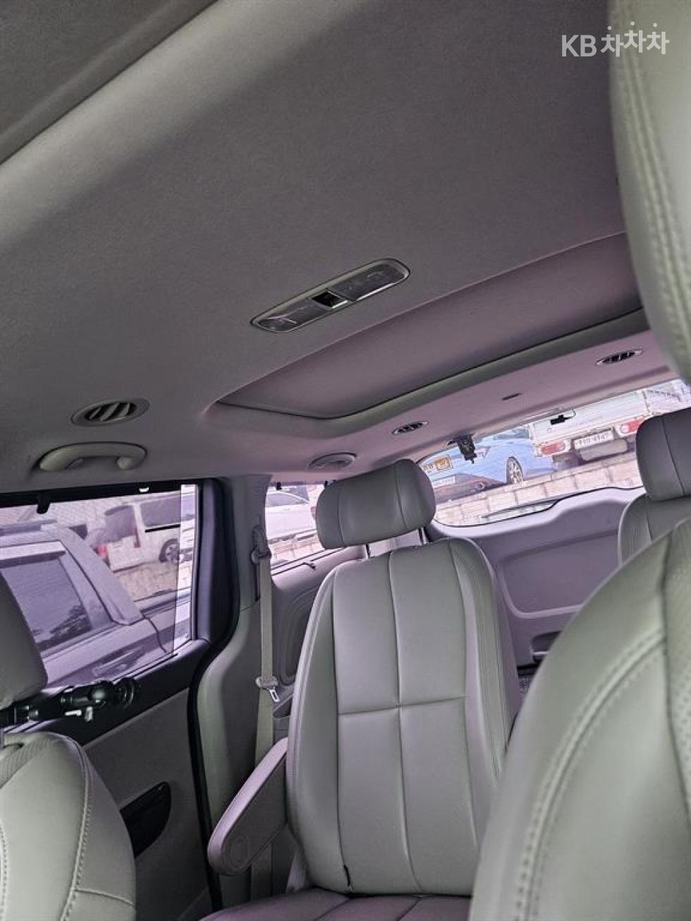 Kia Carnival — miniaturë 7