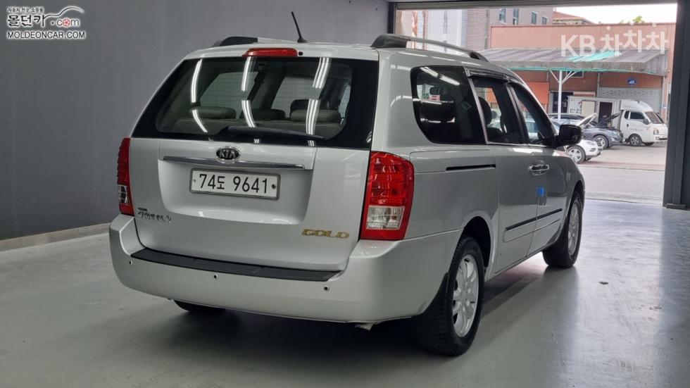 Kia Carnival — miniaturë 2