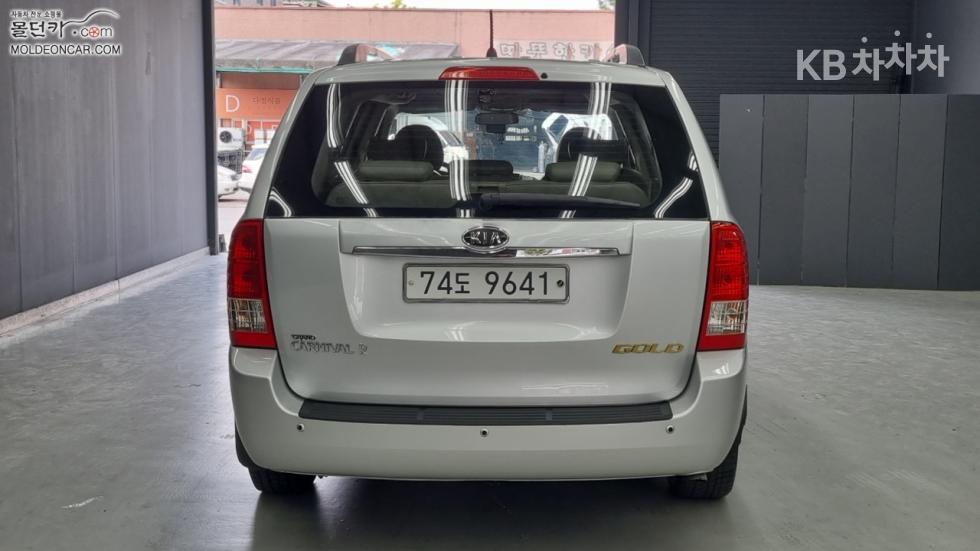 Kia Carnival — miniaturë 4