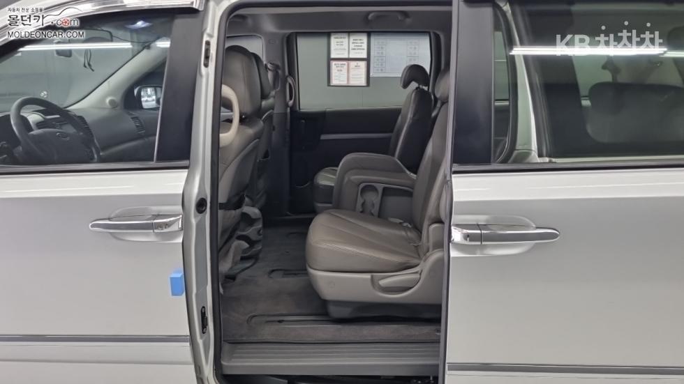 Kia Carnival — miniaturë 10