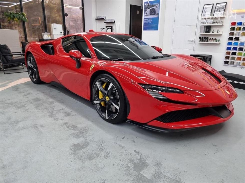 Ferrari SF90 Stradale — miniaturë 3