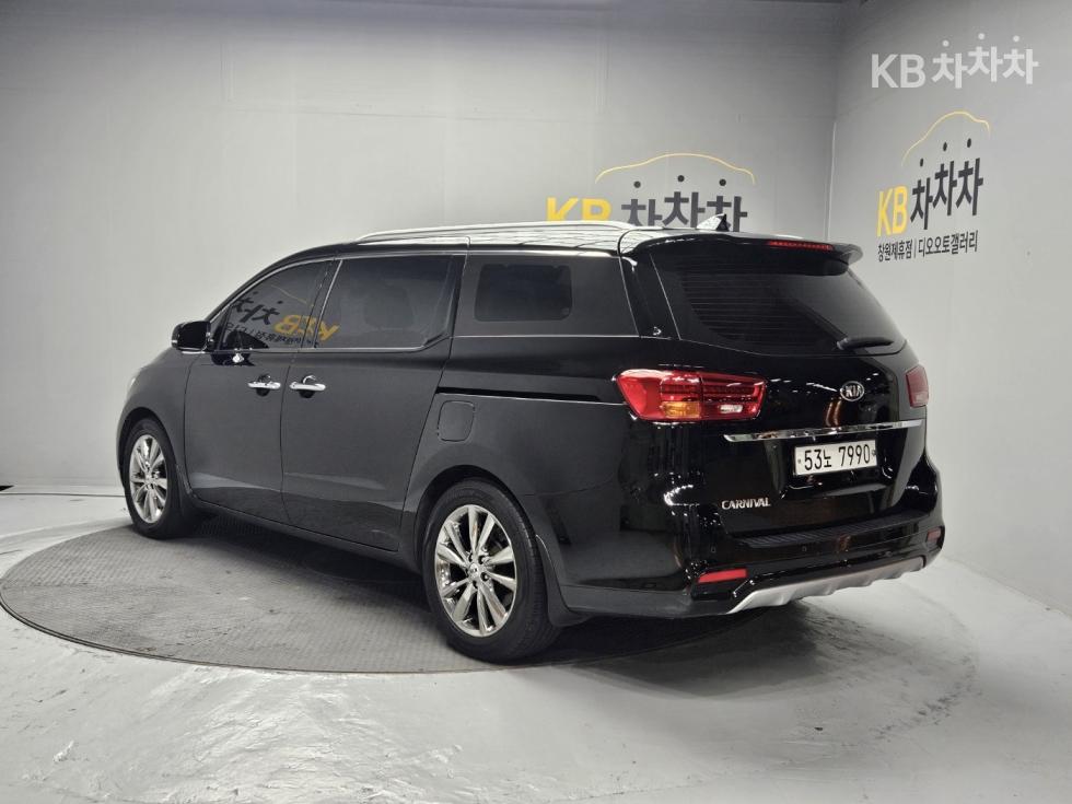 Kia Carnival — miniaturë 4