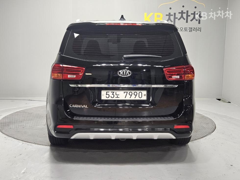 Kia Carnival — miniaturë 5