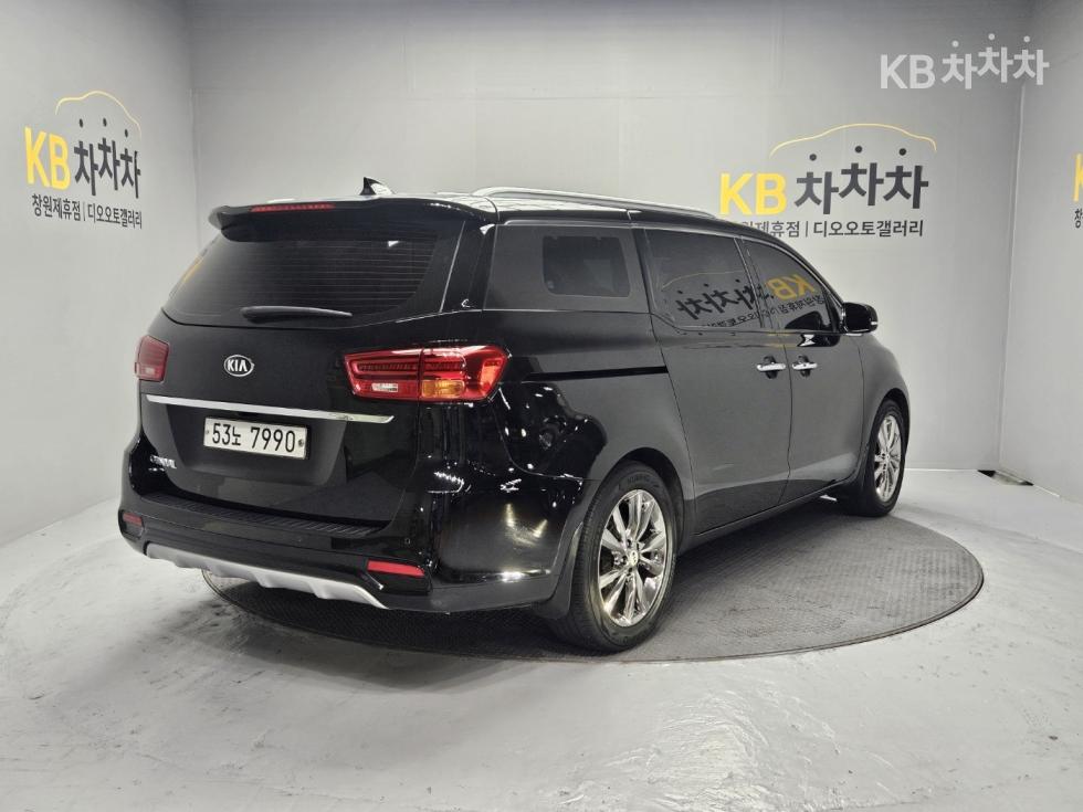 Kia Carnival — miniaturë 6