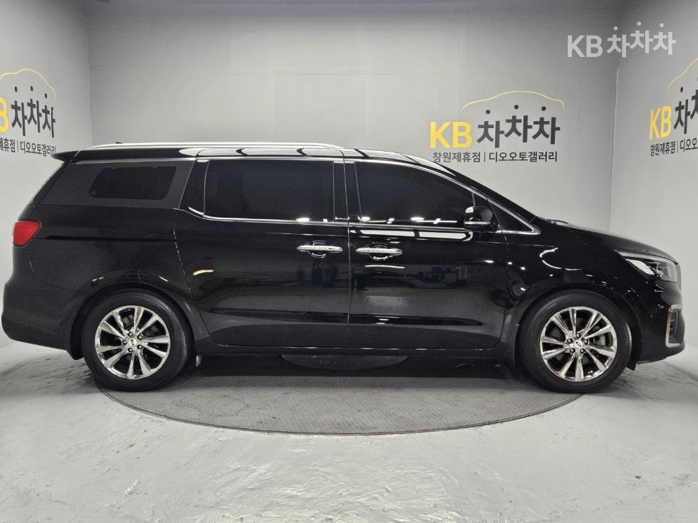 Kia Carnival — miniaturë 8