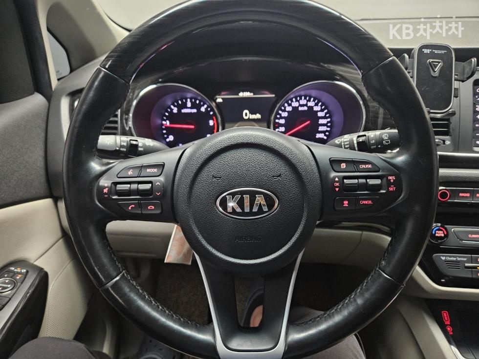 Kia Carnival — miniaturë 11