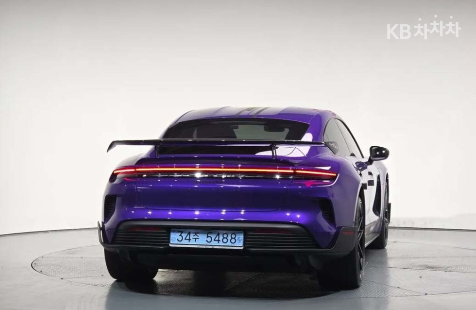 Porsche Taycan — miniaturë 4