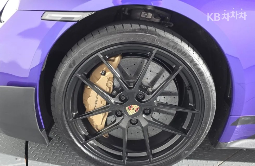 Porsche Taycan — miniaturë 18